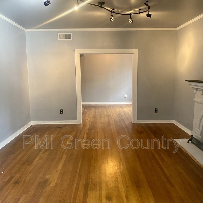 134 E 18th St #B - Photo 2 of 14