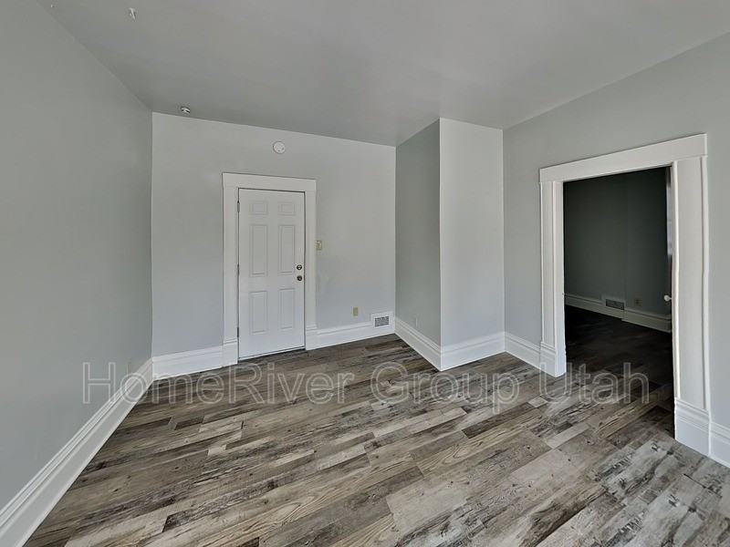 1277 E St #6 - Photo 4 of 14