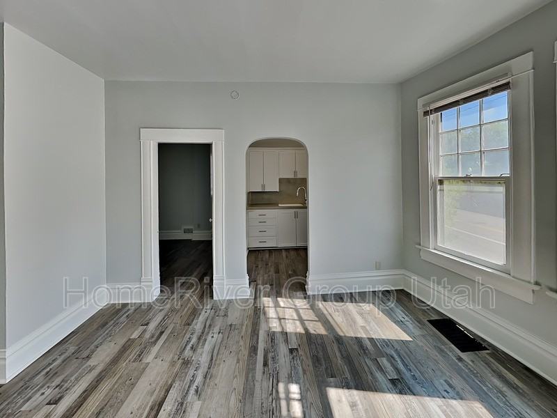 1277 E St #6 - Photo 5 of 14