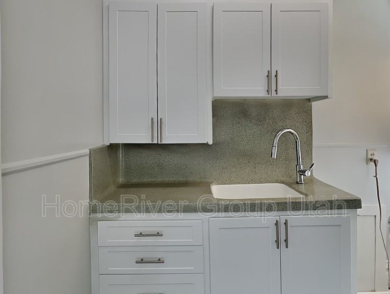 1277 E St #6 - Photo 7 of 14