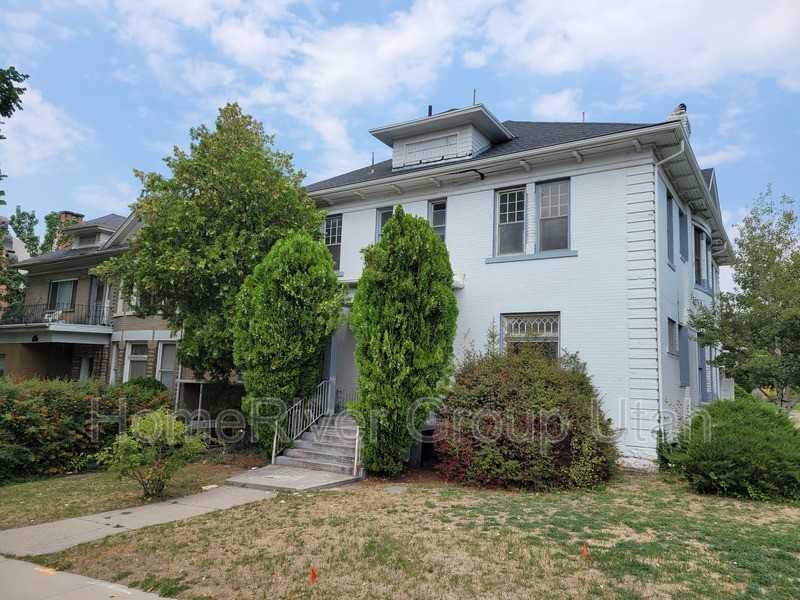 1277 E St #7 - Photo 2 of 9