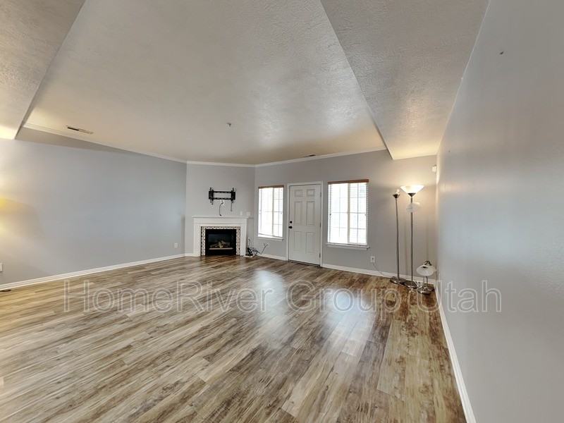 379 E St #3 - Photo 6 of 25