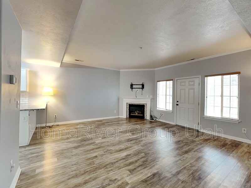 379 E St #3 - Photo 7 of 25