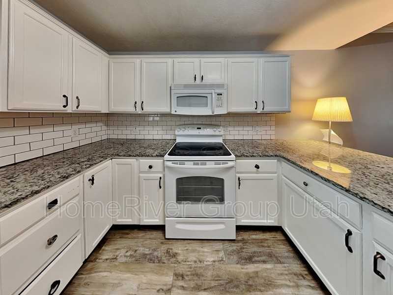 379 E St #3 - Photo 2 of 25