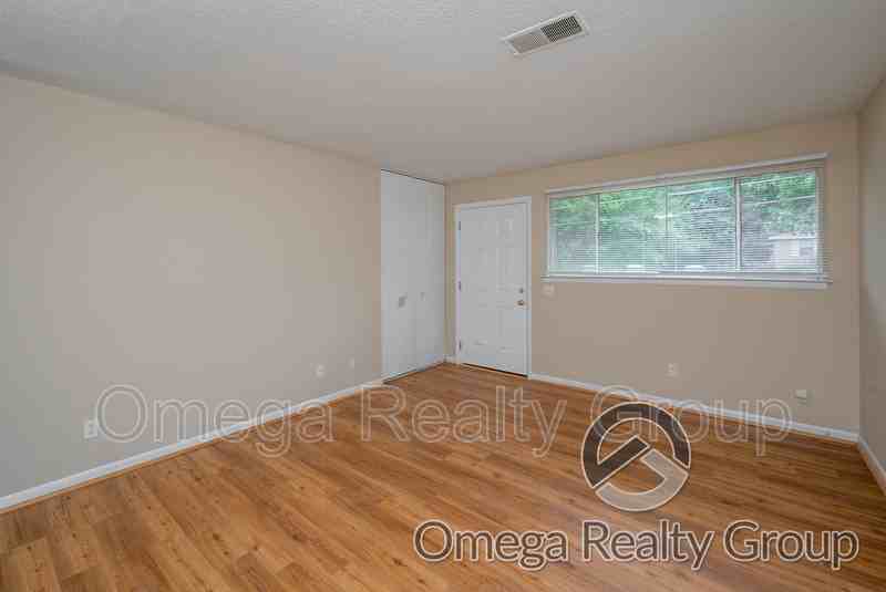 1960 22nd Ave #4 - Photo 7 of 31