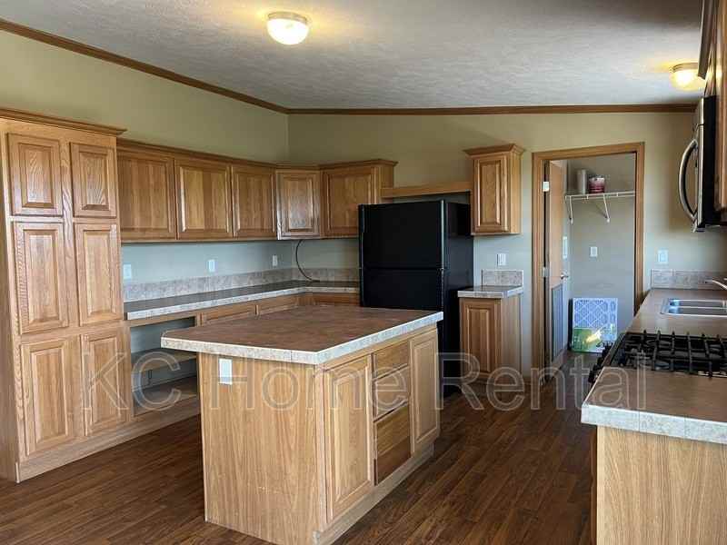 10850 W 207th St - Photo 3 of 50