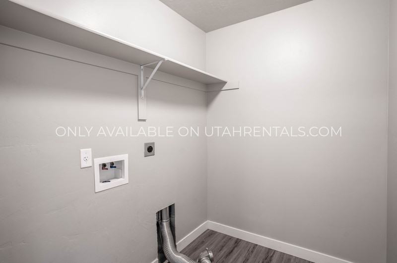 1936 N Geneva Rd #102 - Photo 7 of 22