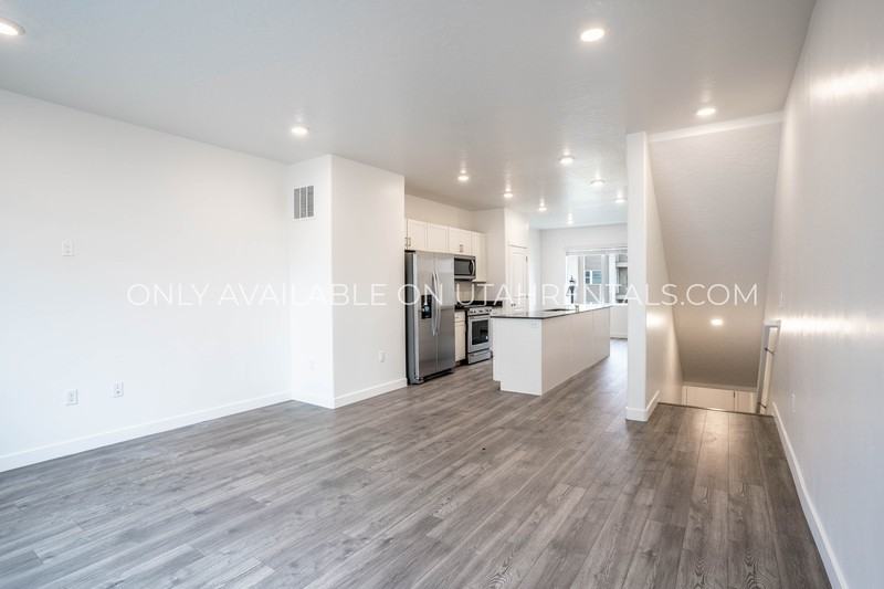 333 Sw - Photo 4 of 22