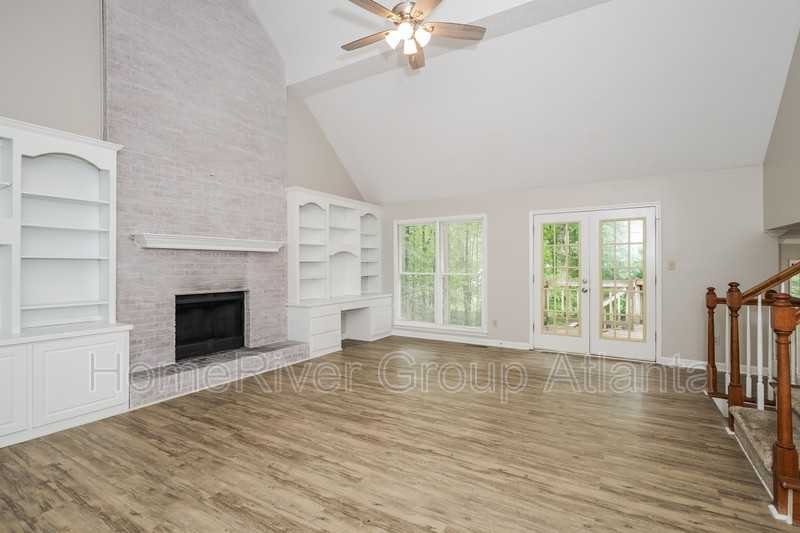 35 Treetop Ln - Photo 3 of 20