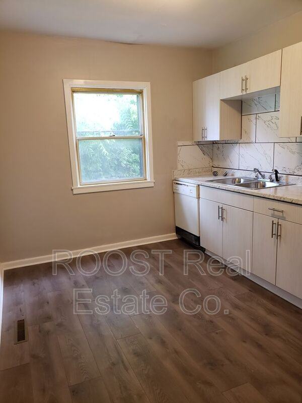 2107 Rankin Ave - Photo 2 of 11