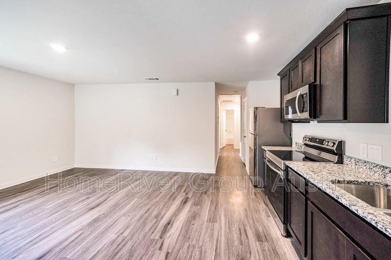 220 44Th St, Lubbock, TX 79404-3322 - Photo 2 of 40