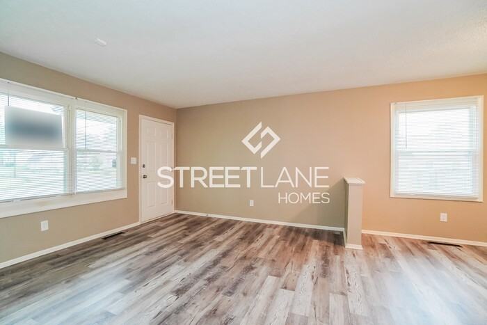 972 Wiltshire Rd - Photo 2 of 16
