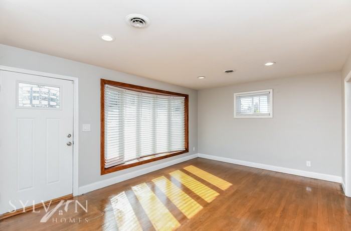 3810 Elmcroft Rd - Photo 3 of 15