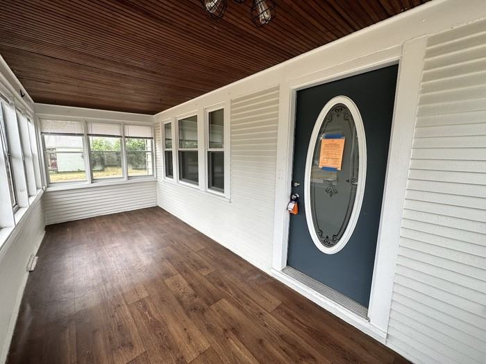 2443 Hufford Ave Nw - Photo 2 of 37