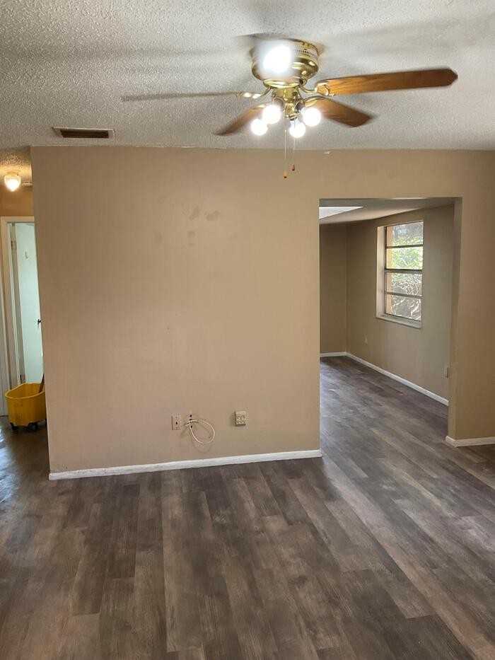 907 63rd Ave W - Photo 3 of 23