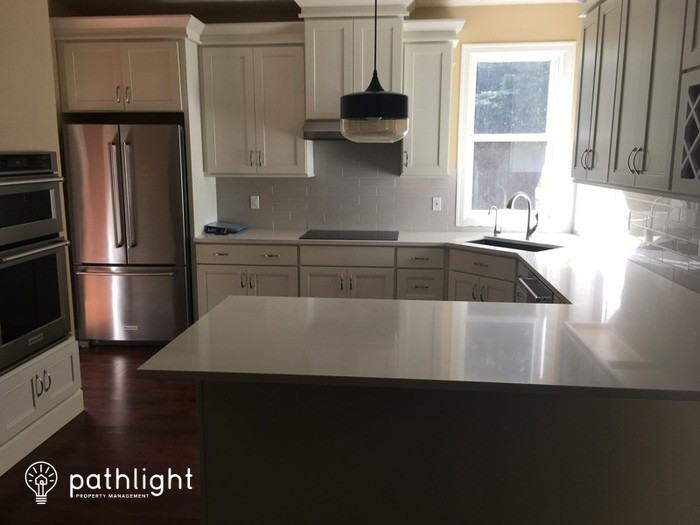 18691 Midhill Cir - Photo 2 of 14