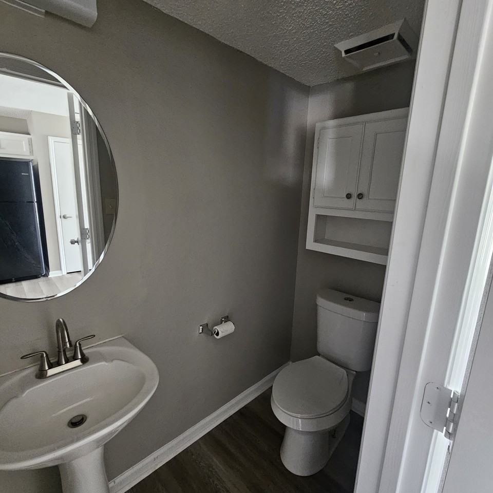 1411 Brookline Ave Sw #21 - Photo 2 of 9