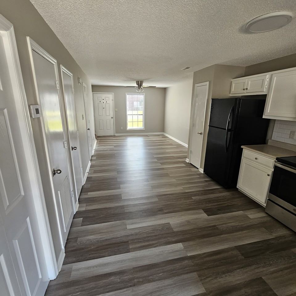 1411 Brookline Ave Sw #21 - Photo 3 of 9