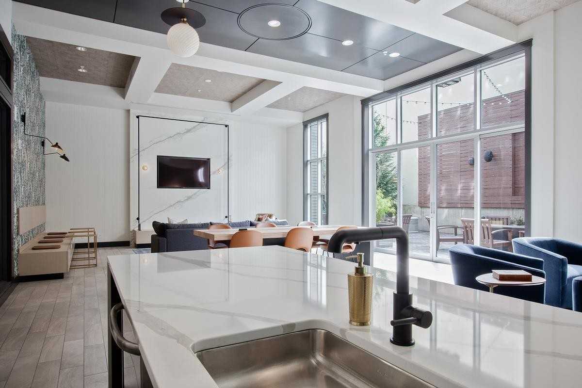 2270 Nw Savier St - Photo 7 of 9