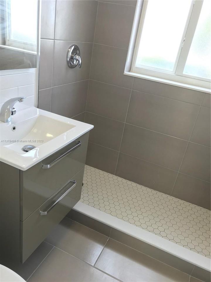 5454 Northwest 5th Avenue - Photo 3 of 11