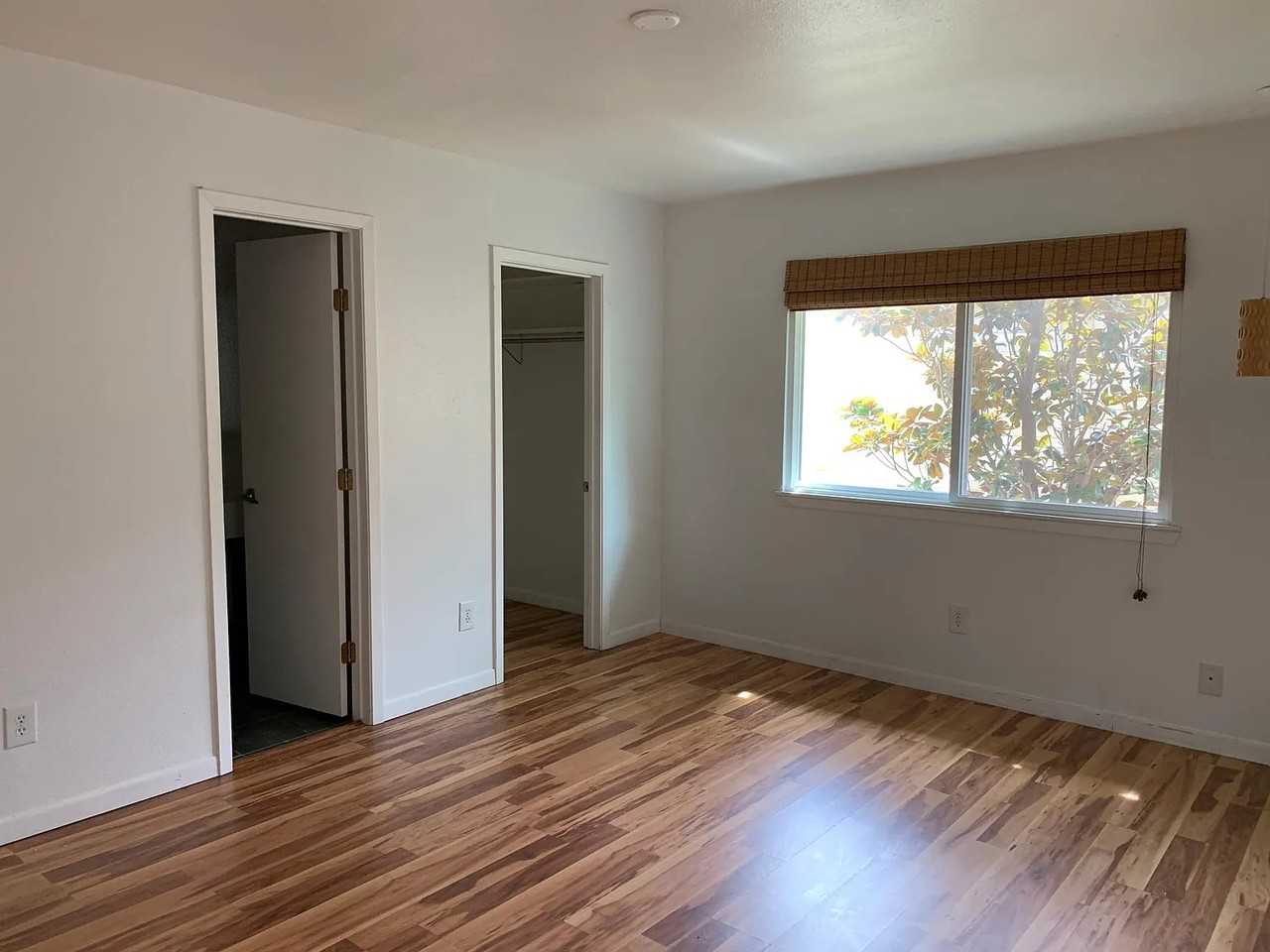 2312 Versailles Dr - Photo 2 of 9