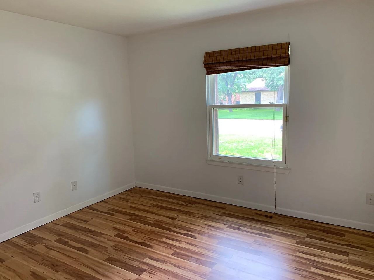 2312 Versailles Dr - Photo 3 of 9