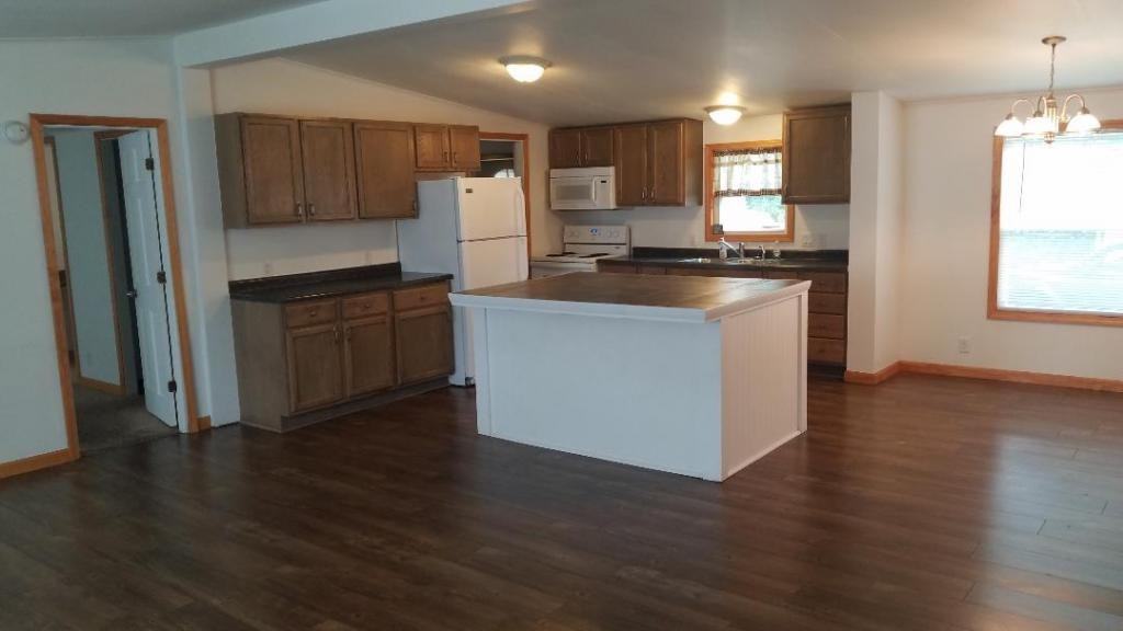 170 Thomas St - Photo 3 of 14