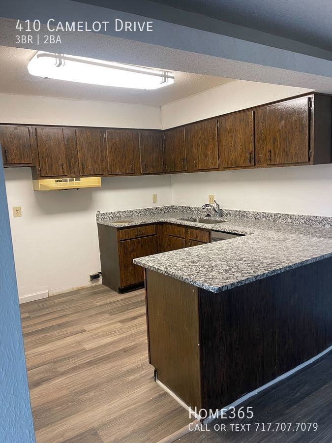 410 Camelot Dr - Photo 3 of 10