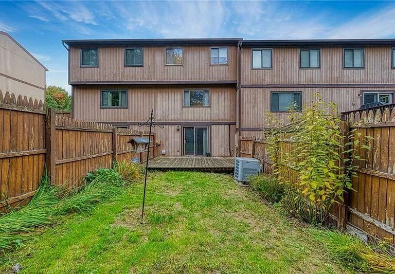 133 Parkwood Dr #133 - Photo 2 of 2