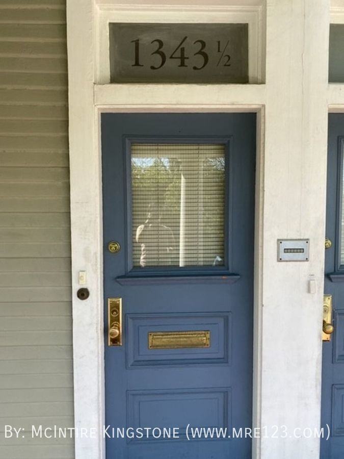 1343 1/2 Calumet Ave - Photo 2 of 11