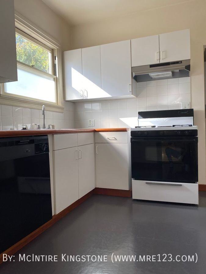 1343 1/2 Calumet Ave - Photo 3 of 11