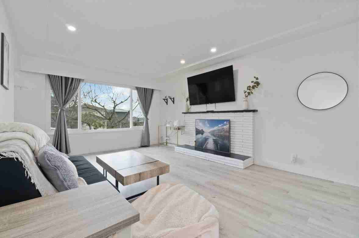 4831 Cambridge St - Photo 2 of 19