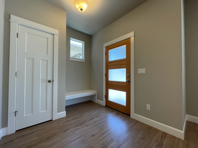 1066 E Black Butte Ave - Photo 3 of 12