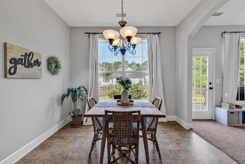 4749 Farm Lake Dr - Photo 7 of 39