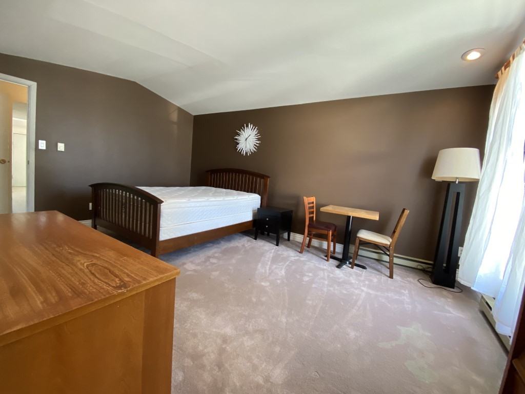 2367 Arbot Rd Uppr - Photo 3 of 19