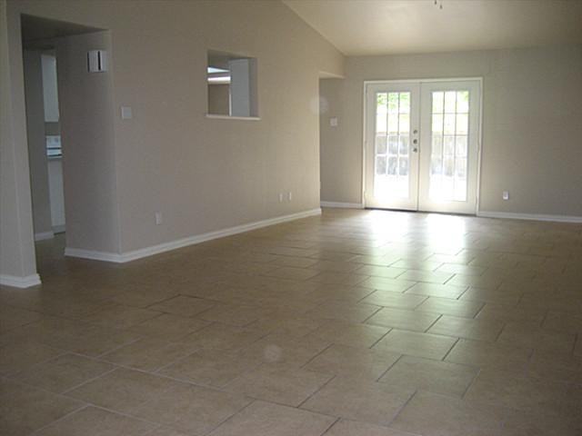 1612 Fairfield Dr - Photo 2 of 16