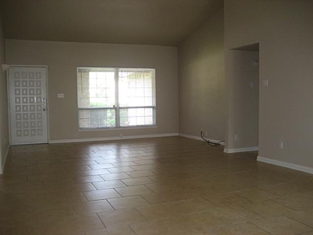 1612 Fairfield Dr - Photo 3 of 16