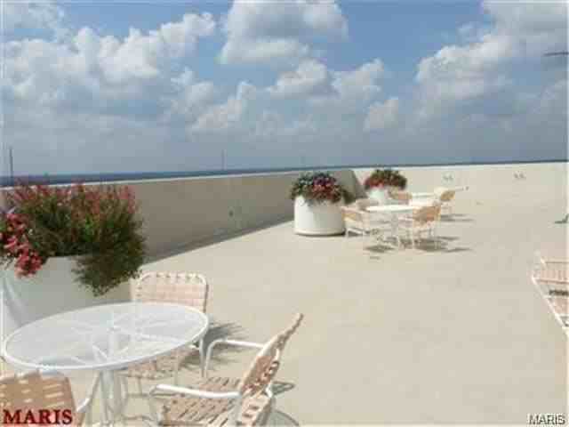 200 N Brentwood Blvd #8C - Photo 3 of 66