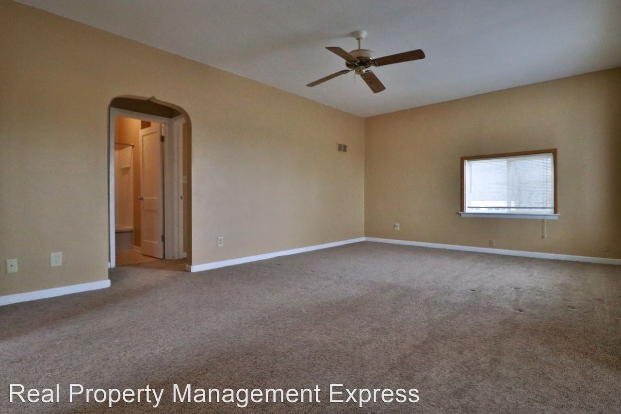 1113 W 9th St - Photo 2 of 14