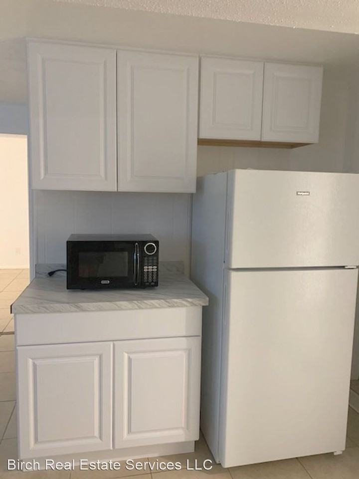 216 S. Lincoln Ave. - Photo 3 of 7