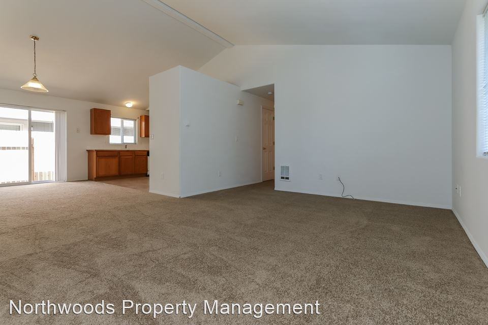 577 Oakdale Ave - Photo 3 of 12