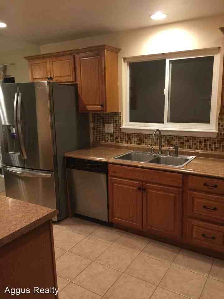 8092 S Everett Ct - Photo 2 of 20