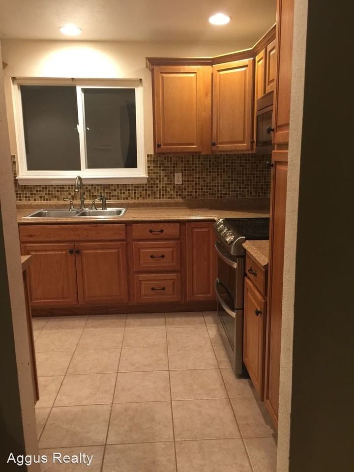 8092 S Everett Ct - Photo 3 of 20