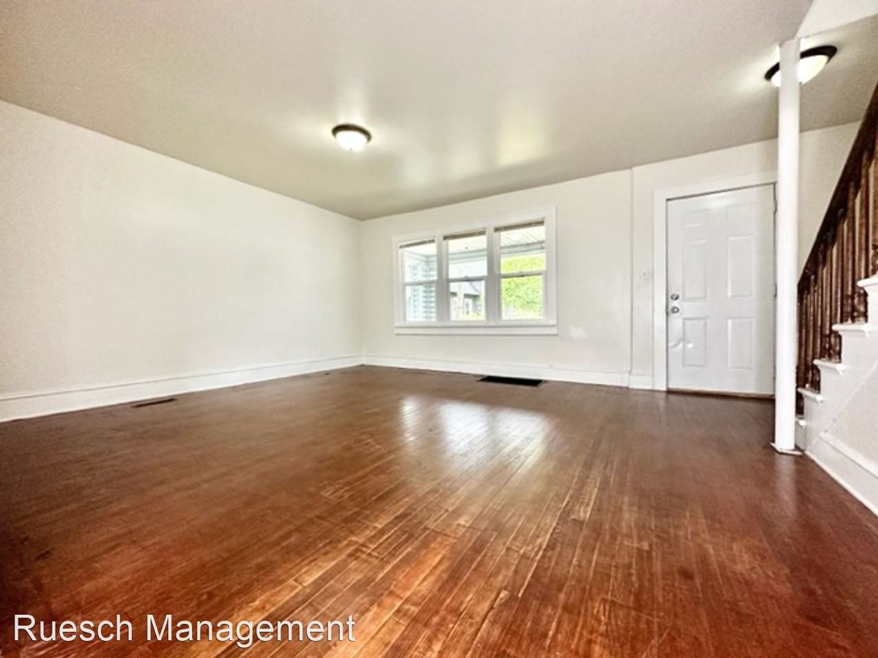 1021 E Walnut St - Photo 3 of 22