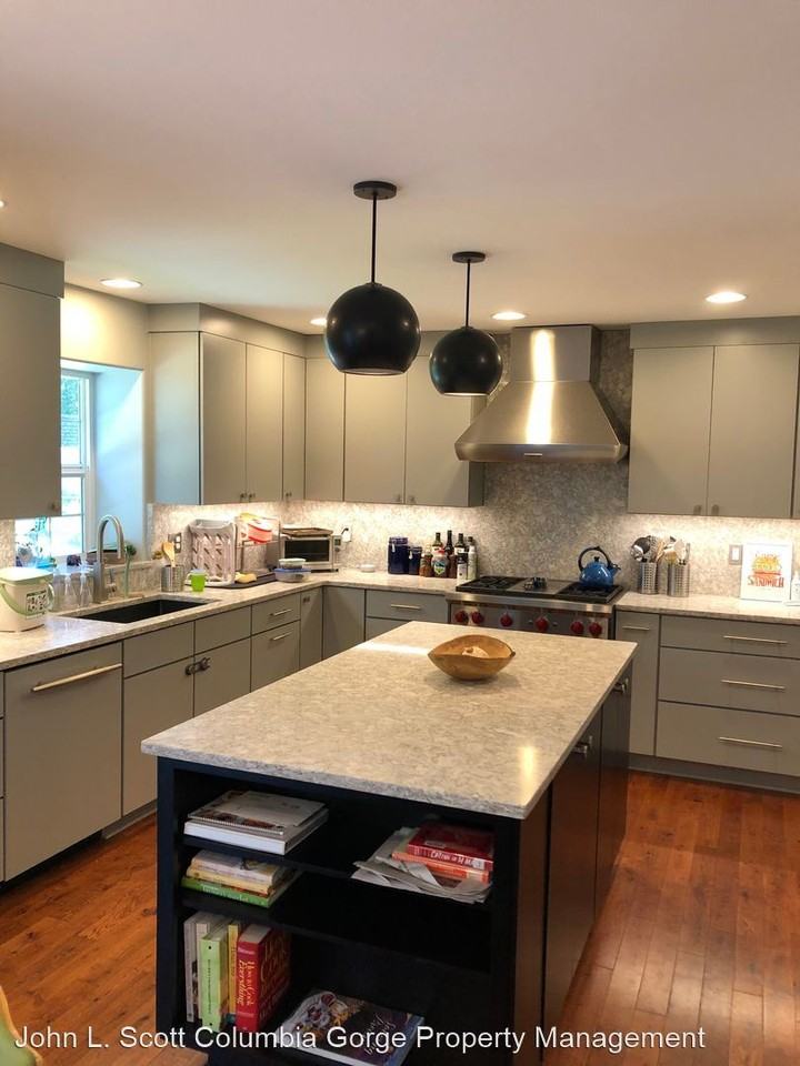 425 Sherman Ct - Photo 2 of 13