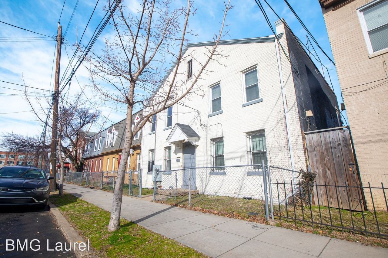 1320 T St SE - Photo 2 of 15