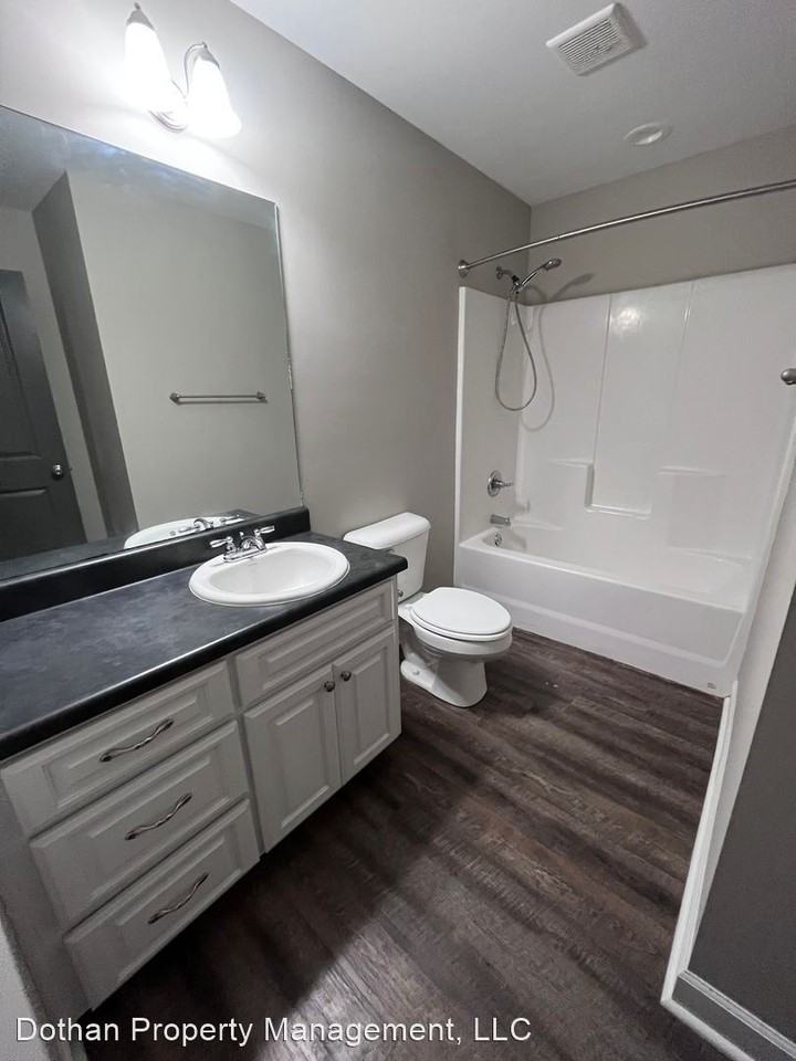 920 Main St #B - Photo 3 of 10