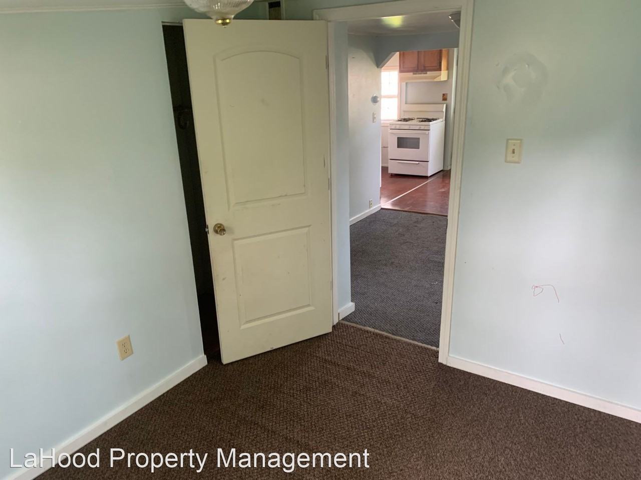 323 Oakwood Ave - Photo 2 of 14