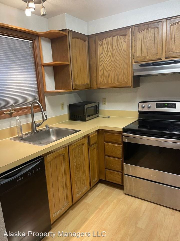 10213 Jamestown Dr #306 - Photo 3 of 15