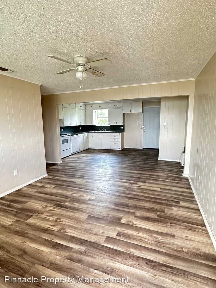 8141 Maple Ln - Photo 2 of 8